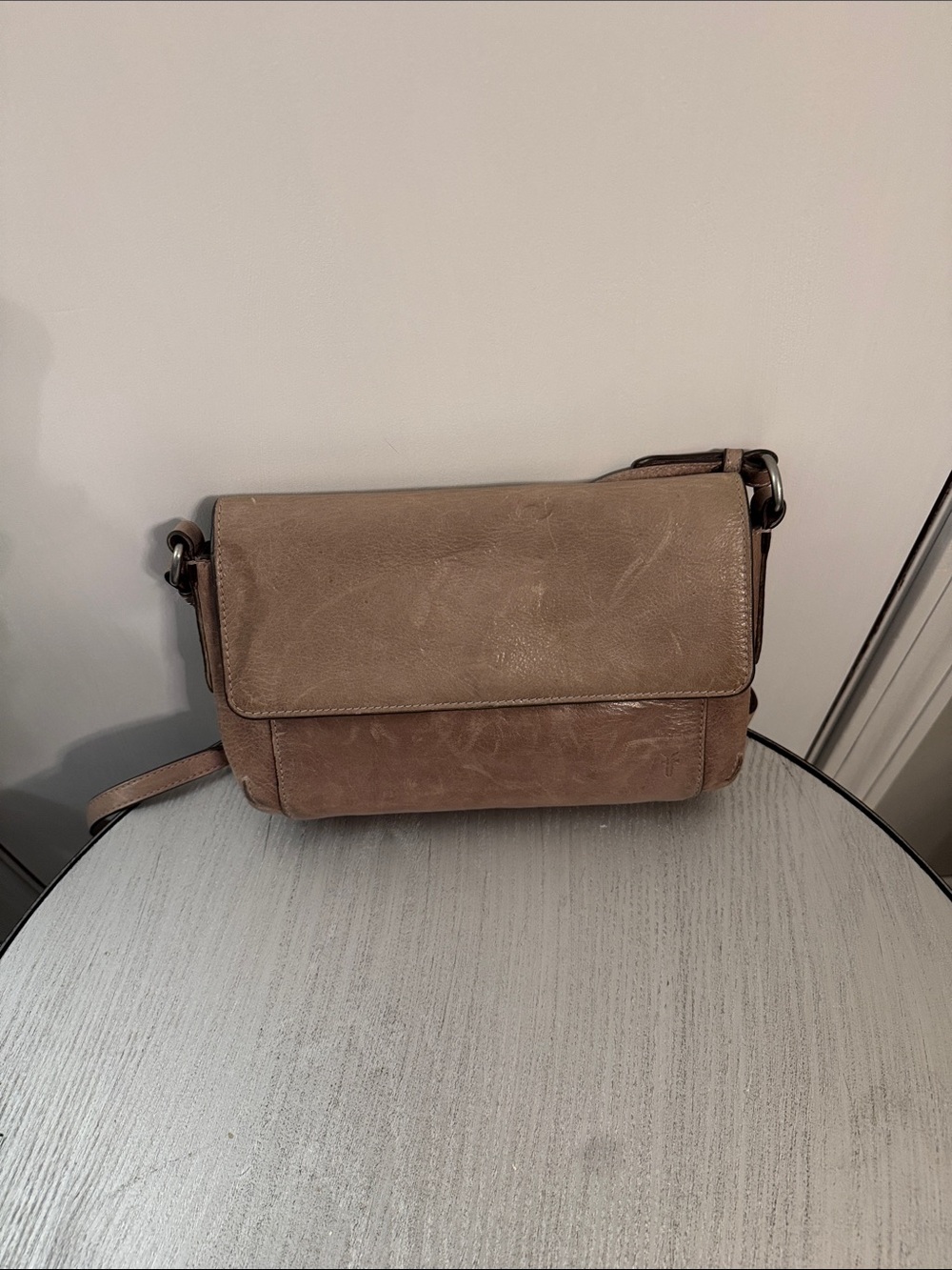 FRYE AND CO. Taupe Leather Messenger Crossbody